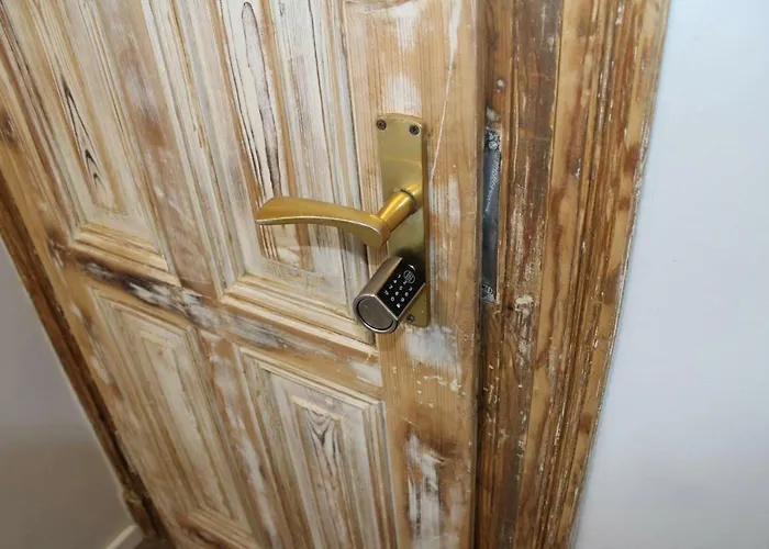 Bejing - Chillinghouse # 2, 3 Min. Vom Ice, Netflix; Balkon *